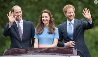Príncipe William e Kate Middleton não querem visitas de Harry após diagnóstico de câncer.