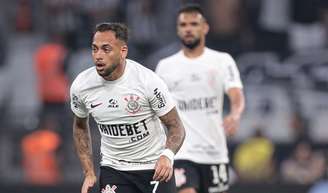 Maycon atua por 28 minutos em derrota do Corinthians e preocupa com dores no joelho. 