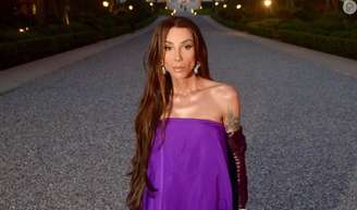 Maya Massafera usa vestido de grife em Cannes e internautas questionam sobre voz da influenciadora.