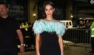 Bruna Marquezine usou look super caro para evento pré-Carnaval no Rio de Janeiro.