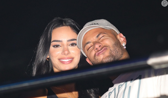 Voltaram mesmo: Neymar e Bruna Biancardi confirmam reconciliação com beijos durante um show. Veja as fotos!.