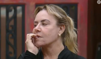 'Demitida por militância'? Anos antes de deixar o SBT, Flor Fernandez fez comentário transfóbico no 'Programa Silvio Santos'.