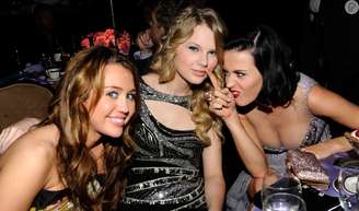 Nem Miley Cyrus, nem Taylor Swift! Saiba quem inspirou Katy Perry a compor 'I Kissed a Girl', um de seus maiores hits.