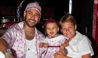 Neymar homenageia filhos em Dia das Crianças e encanta a web; ex-namorada reage.