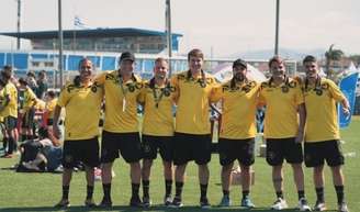 Simão, Gustavo, Pedro Henrique, Felipe, Samuel, Manoel e Rodrigo, da esquerda para a direita, membros da comissão técnica do Pulo Futebol 