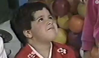 Em 1993, esse menino torcedor do Internacional jogava futebol na TV; anos depois foi jogar na rival. Reconhece?.