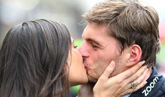 Kelly Piquet anunciou gravidez de Max Verstappen.