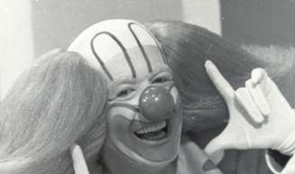 Há 33 anos, poucos sabem mas intérprete do palhaço Bozo morreu de forma precoce e 8 meses após fim do programa no SBT.