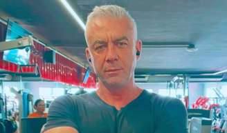 Alexandre Correa, após nova polêmica com Ana Hickmann, manda indireta em foto sem camisa.