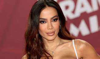 Descobrimos o segredo de maquiagem de Anitta para ter um olhar marcante e fatal: maquiador da cantora conta TUDO!.