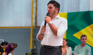 Álvaro Lira em evento oficial da prefeitura que marcou a retomada do ano letivo nas escolas municipais
