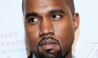 Kanye West foi demitido de agência após falas de adoração ao nazismo.