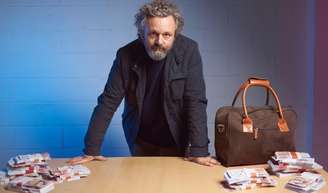 Michael Sheen pagou dívidas de pessoas que nunca viu para provar o absurdo da cobrança de juros