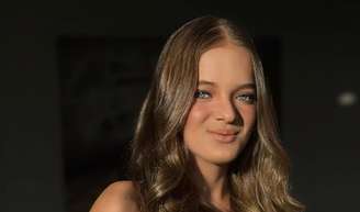 Rafa Justus posa com look luxuoso de Ana Paula Siebert em foto e beleza da jovem encanta Ticiane: 'Se tornou essa mulher linda'.