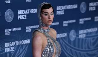 A dieta de Katy Perry antes de ir ao espaço: cantora perdeu 9 kg com 'dieta do ovo', sopa e sementes e chocou a web com seu corpo.