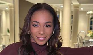 Esposa de Thiago Silva, Belle Silva é chamada de 'cara de pobre' por internauta e perde a paciência na web: 'Mais rica do Brasil'.