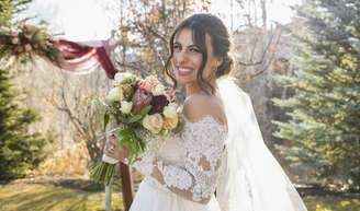 Vestido de noiva delicado, penteado com flores e unhas cromadas: Pinterest revela TUDO trends para casamentos em 2025.