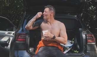 Lucas Lima posta foto de Theo, filho com Sandy, e web volta a comentar separação do cantor: 'Sou muito mais você agora'.