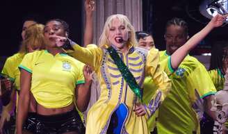 Show da Lady Gaga no Rio: diva pop chora, lê carta e faz espetáculo APOTEÓTICO com looks em homenagem ao Brasil.