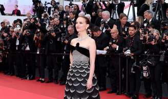 Inspiração em alta-costura mexicana e 700 horas de trabalho: o vestido Dior da atriz Natalie Portman em Cannes 2025.