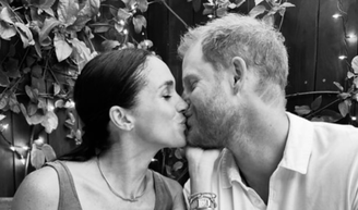 Meghan Markle posta fotos íntimas da gravidez e com príncipe Harry ao comemorar 7 anos de casamento: 'Uma vida inteira de histórias'.