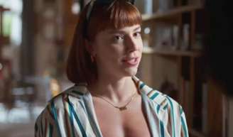 Solange (Alice Wegmann) descobre que Maria de Fátima (Bela Campos) e filha de Raquel (Taís Araújo) na novela Vale Tudo.