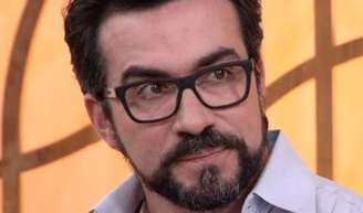 'Estou a um passo de desistir': padre Fábio de Melo desabafa após polêmica em cafeteria e critica polarização política.