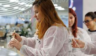 Fiz um condicionador pela 1ª vez na vida e acabei descobrindo 3 ácidos do skincare que NUNCA mais quero deixar de usar no cabelo