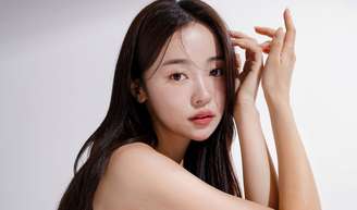 Minha amiga coreana me ensinou: esse óleo natural acaba com cabelos brancos e recupera a cor dos fios sem químicas.