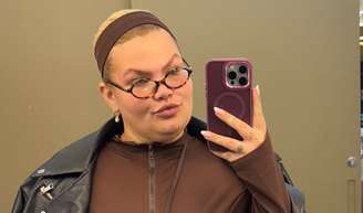 Thais Carla, com menos 45 kg após bariátrica, mostra corpo mais magro em look coladinho para caminhada: 'Processo delicado'.