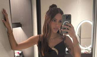 O que Anitta fez no rosto? Cirurgião lista possíveis procedimentos após cantora aparecer irreconhecível na web.