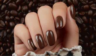 Quais cores de esmalte estão em alta no inverno 2025? Esses 6 tons elegantes vão conquistar as apaixonadas por beleza.