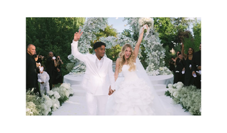 Casamento ao ar livre, vestido de noiva com volume e mais: Endrick e Gabriely revelam união religiosa e mostram fotos inéditas.
