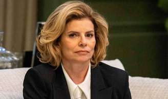 Odete Roitman (Debora Bloch) faz grave ameaça à filha Heleninha (Paolla Oliveira) na novela 'Vale Tudo' no capítulo de 19 de julho de 2025, sábado.
