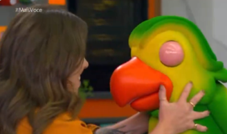 Tati Machado quebra o protocolo e leva intérprete do Louro Mané às lágrimas no ‘Mais Você’: ‘Te amo, Tati’.