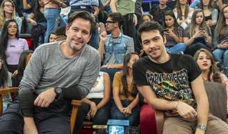 Totalmente idênticos! 20 pais e filhos famosos que pareciam iguais quando eram mais jovens.