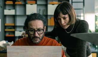 'O Refúgio Atômico': nova série da Netflix tem os mesmos criadores de 'La Casa de Papel' e promete viciar do início ao fim.