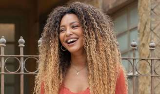 Sheron Menezzes, longe das novelas desde 'Vai na Fé', é gaúcha. Embora tenha se tornado "cariúcha", ela mantém o sotaque e o carinho pelas suas raízes gaúchas, referindo-se a si mesma como gaúcha de nascimento e carioca de coração.