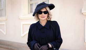 Quem morre em 'Êta Mundo Melhor'? Sandra (Flavia Alessandra) finge morte durante troca de tiros com a polícia.