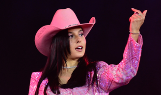 Boiadeira ou caloteira? Artista revela prejuízo de R$ 12 mil e cobra pagamento por trabalho com Ana Castela: 'Me fizeram de palhaço'.