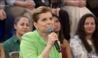 Debora Bloch elogia Manuela Dias no 'Altas Horas' e causa na web: 'Texto muito bom, arrebentou'.