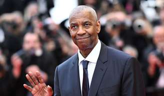 Denzel Washington vive em mansão milionária em Berverly Hills: residência tem 15 banheiros, quadra de tênis e muito luxo.