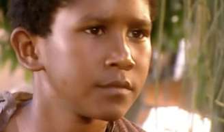 O que acontece com Tiziu em ‘Terra Nostra’? Menino é surpreendido com oferta de emprego de Francesco (Raul Cortez).