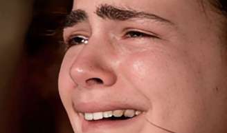 Giuliana (Ana Paula Arósio) dá à luz uma menina e Matteo (Thiago Lacerda) quer entregá-la para o pai, Marco Antonio (Marcello Antony).