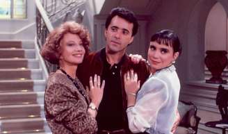 Mansão dos Figueiroa (Gloria Menezes) em Rainha da Sucata tem estilo clássico, tons neutros e uma união de adornos e peças requintadas e antigas, habitual dos casarões dos ‘quatrocentões’ paulistanos.