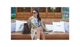 Os novos tênis New Balance que as garotas com estilo preppy adoram são da cor algodão-doce: estilosos e perfeitos para mulheres de estatura baixa.