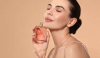 Perfume feminino para usar no trabalho: essas 5 fragrâncias são tão elegantes e discretas que você vai exalar sofisticação e confiança.