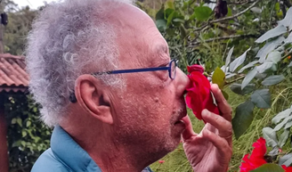 Quem é Jards Macalé? Músico que já compôs para Gal e Bethânia morre aos 82 anos vítima de uma parada cardíaca.