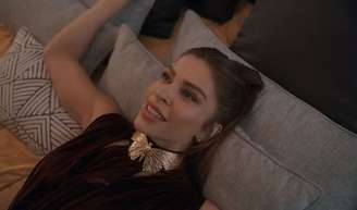 Arminda (Grazi Massafera) sente atração por Jorginho Ninja (Juliano Cazarré).