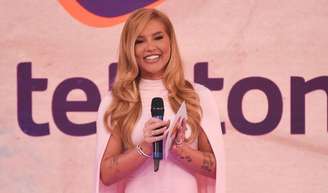 Virgínia surgiu em foto antiga ao lado do amigo Hebert Gomes.